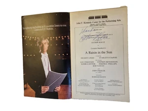 A Raisin in The Sun - Esther Rolle Autographed Theatre Programme - Picture 1 of 8