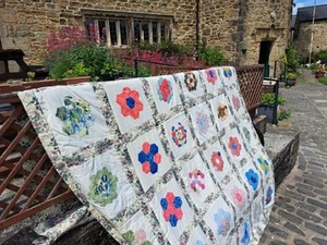 handmade patchwork quilt 225cms X 170cms - Picture 1 of 4