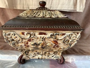 sCAJA DE ALMACENAMIENTO VINTAGE RESINA ORNAMENTADA CAJA 11 X 11 X 7 BARATIJA ¡OBRA MAESTRA!!! - Imagen 1 de 8