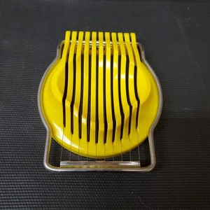 Vintage Ikea Erdbeere Eierschneider Kunststoff Edelstahl gold gelb  - Bild 1 von 5