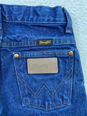 Pantalones vaqueros clásicos del oeste de pierna recta de mezclilla azul 24x27 Wrangler Jeans para niños Foto 1 de 4