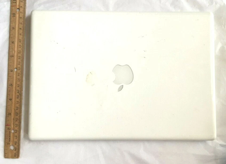 Apple Laptop 2007 Model A1181 FOR PARTS - Image 1 of 4