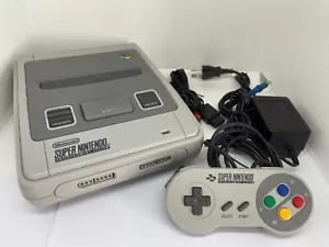 Super Nintendo / SNES + Controller + Kabel #14 - Bild 1 von 1