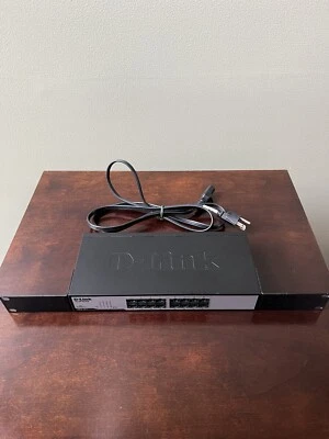 D-Link DSS-16+ 16-Port 10/100 Unmanaged Desktop or Rackmount Switch - Image 1 of 4