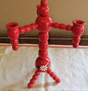 Vintage roter schwedischer 3-armiger Kerzenständer aus Holz - Bild 1 von 6