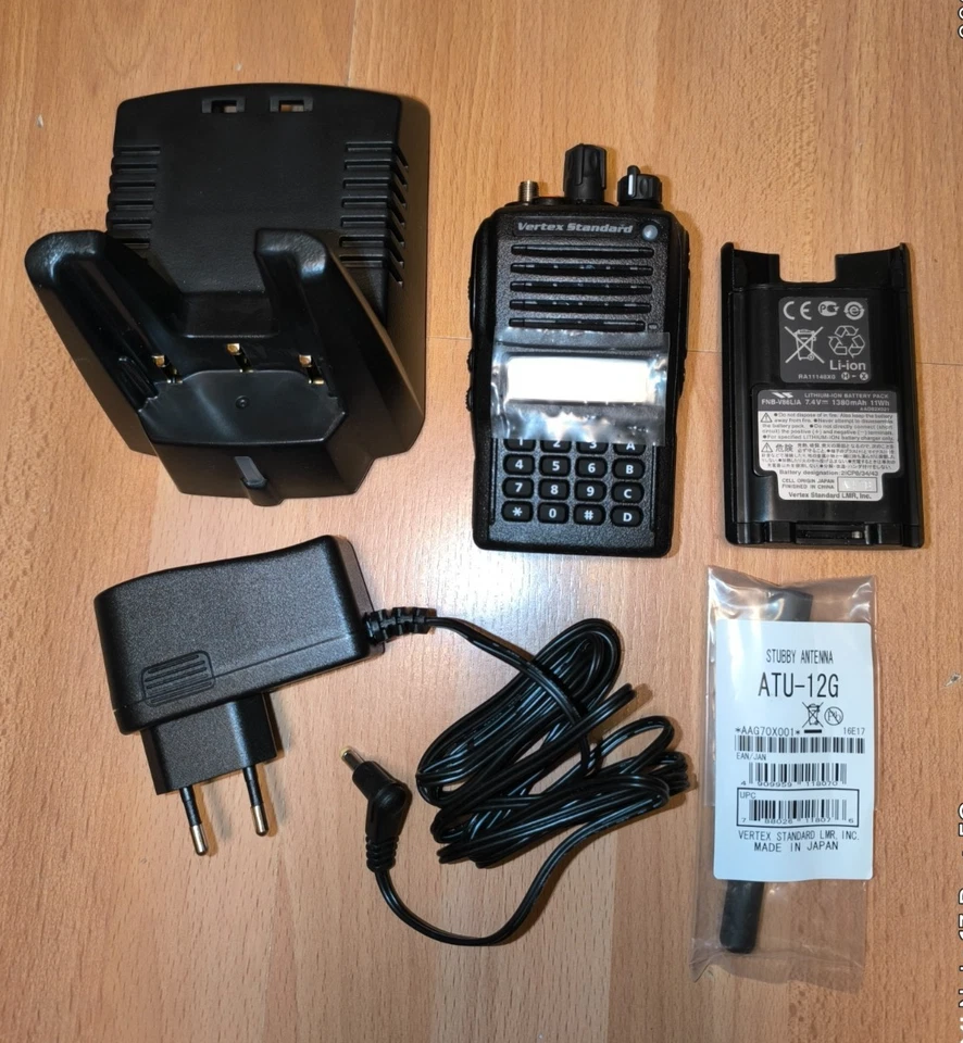 Vertex VX-P829 G7-5---UHF D(450 - 520Mhz) P25 Full Keypad Radio - Image 1 of 4