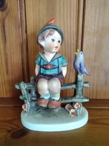 12.5x9cm Goebel Boy Sitting On A Fence Figurine (4) - Bild 1 von 1