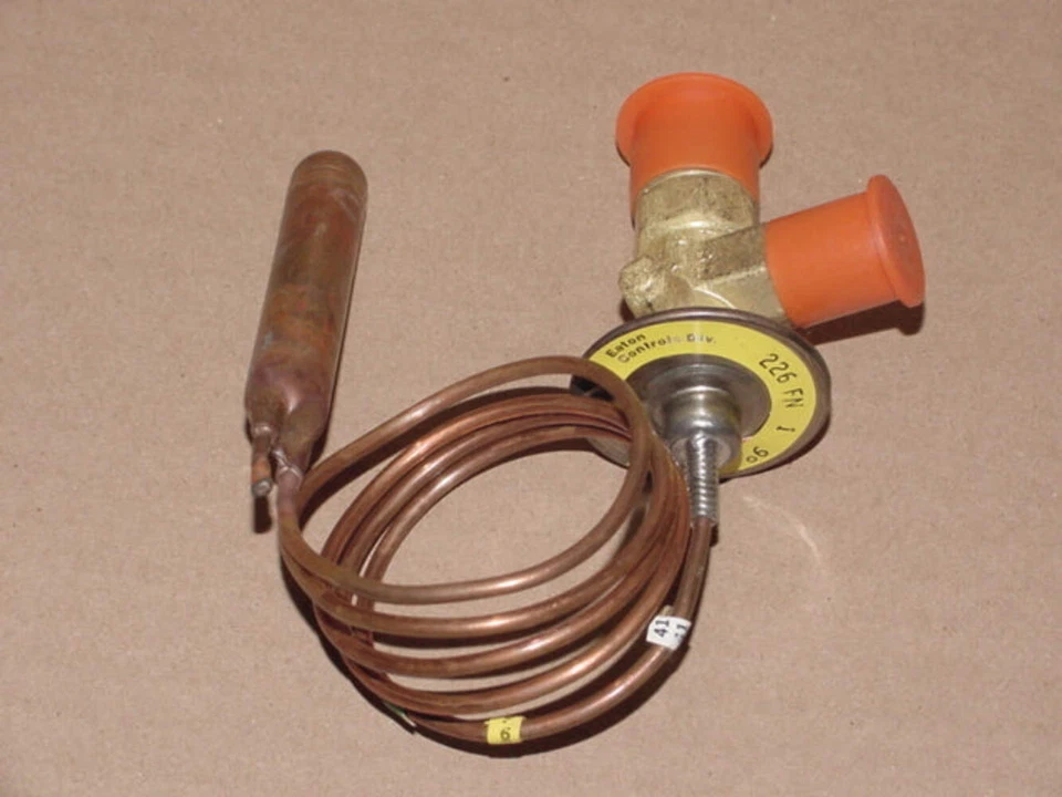 EATON AEROQUIP TXV226FN1/040920-45A 1 ТОННА ВНУТРЕННИЙ РАВНЫЙ TXV R-12 85052 - Изображение 1 из 2