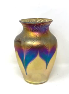 vintage ZELLIQUE STUDIO Art Glass Iridescent 7" Vase Art Deco Etched Signed - Picture 1 of 13