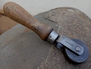 Reparación de rodillos de parche de neumático de colección para automóvil camión herramienta antigua - Imagen 1 de 15