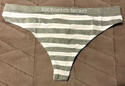 Victoria's Secret бесшовный стринги трусики ~ серый и белый в полоску ~ размер M ~ новый с Ярлыками! - Изображение 1 из 3