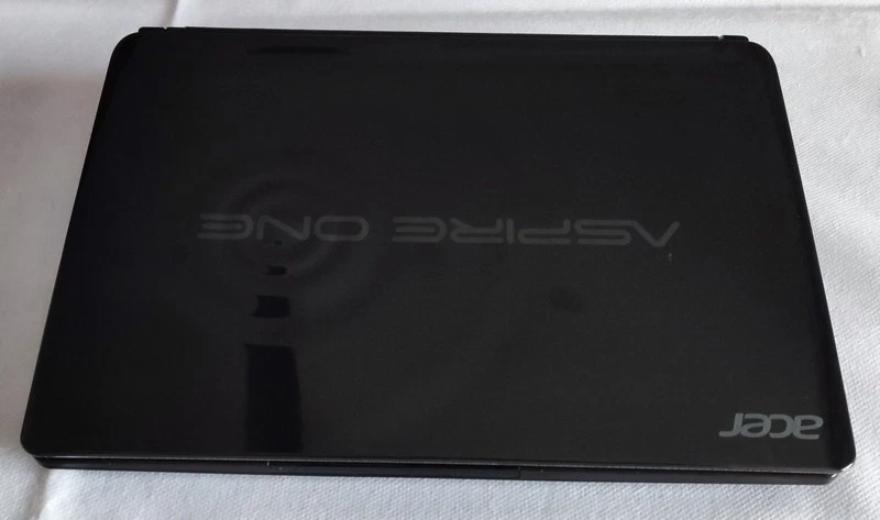 NETBOOK ACER ASPIRE ONE D270 WINDOWS 10 SSD 128 GB 4GB RAM - Immagine 1 di 4