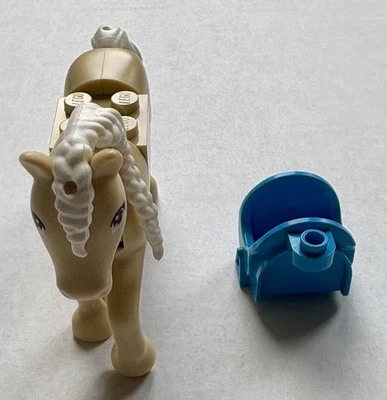 Lego Friends Caballo Bronceado con Cuello Movible, Cola y Melena Blancas y Sillín Azul Foto 1 de 4