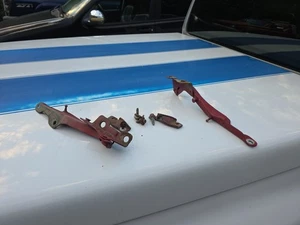 RED FORD F-150 1997 - 2003 HOOD HINGE RIGHT & LEFT PAIR SET (=97-06 EXPEDITION) - Bild 1 von 4