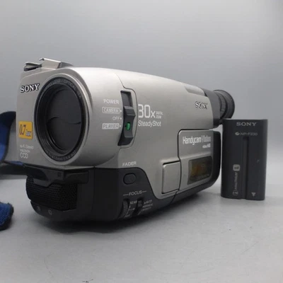Sony Handycam CCD-TRV64E Handheld Video Hi8 Camcorder Silver Tested - Image 1 of 4