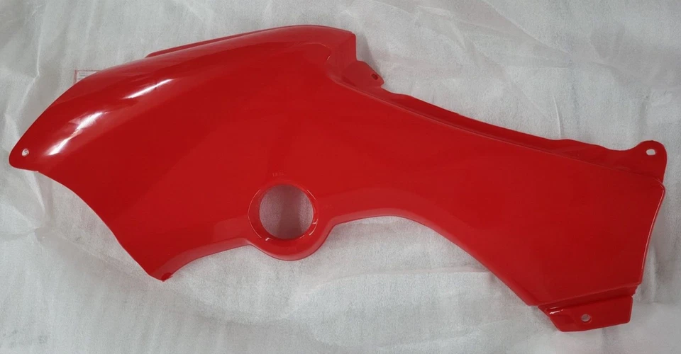 HONDA RECON 250 TE, TM LEFT BODY SIDE PANEL, RED 83600-HM8-B00ZB - Image 1 of 1