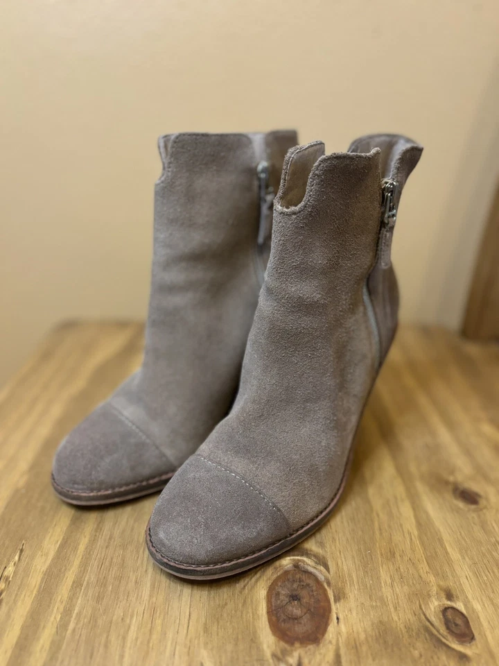 Leather Booties, Softwalk Booties, womens size 7, Leather booties, zip up - Image 1 of 4