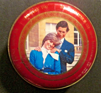 PRINCESS DIANA:MARRIAGE TO PRINCE CHARLES ( VINTAGE TIN FROM JULY 29 1981) RARE - Image 1 of 2