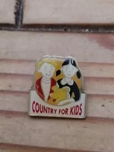 Pin's Pins Pin ENAMEL@ LAPEL Magasins VÊTEMENTS Enfants "COUNTRY FOR KIDS" - Picture 1 of 1