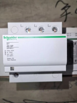 916613 Schneider surge protector SR40 3P-lmax 40KA - Image 1 of 4