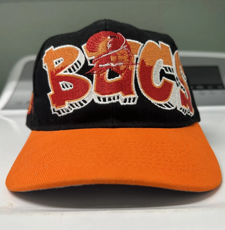 Sombrero de Graffiti Buccaneers de Tampa Bay Inspirado de Colección Bucco Bruce SnapBack Personalizado Foto 1 de 4