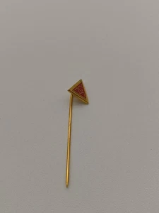 Alfiler insignia miembro IGM IG metal en rojo aprox 5 Cm  - Imagen 1 de 2