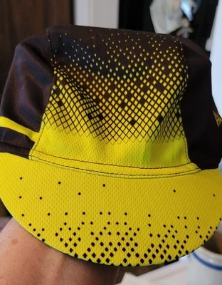 Bright Yellow Cycling Cap Or Hat Never Give Up One Size Fits All - Imagem 1 de 4