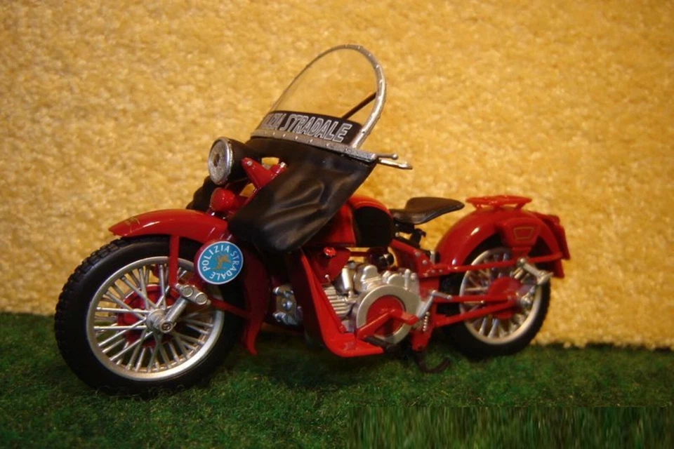 1:24 Moto Guzzi Falcone 500 Polizei Rot 1963 DE AGOSTINI 02315 - Bild 1 von 1