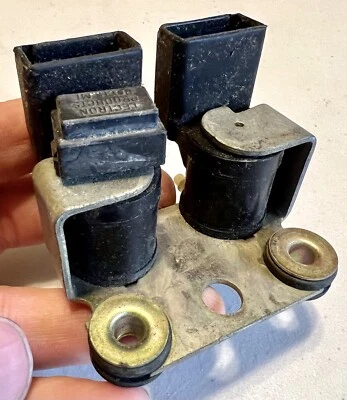 Nuevo de Lote Antiguo 1984 1985 1986 Lincoln Continental 5,0 L Válvula EGR E45Y-9D474-A Foto 1 de 4