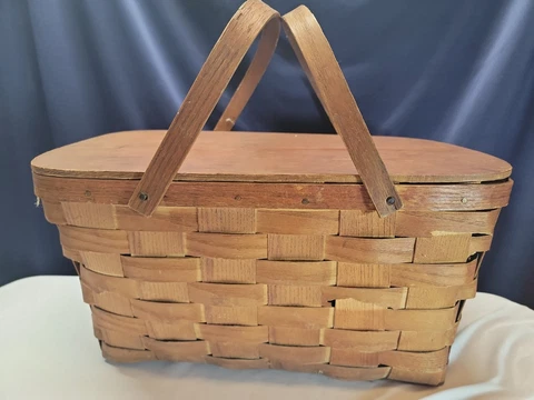 VTG 1950s Wooden Woven Wicker Picnic Basket with Handle 18" Wide 9" Tall Cover
