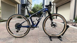 Canyon Lux CF7 2022 - Medium - Picture 1 of 9