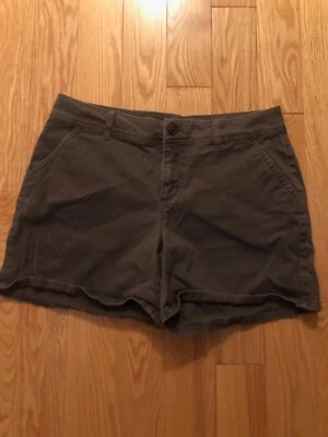 Pantalones Cortos Chinos Clásicos Informales Frente Plano Verde Oliva Maurices Para Mujer Talla 10” Foto 1 de 4