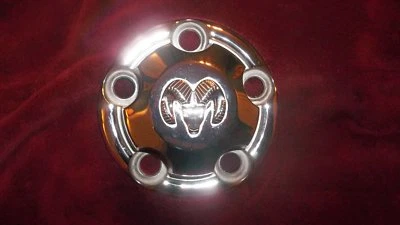 Центральный колпак для грузовика и фургона Dodge Ram 1500 1994 - 2001 годов выпуска 52038267  - Изображение 1 из 4
