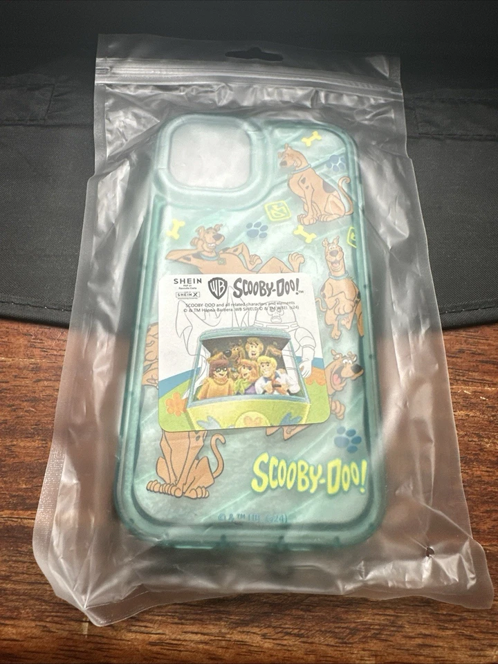 SHEIN X Scooby-Doo iPhone 14 保护壳 – 华纳兄弟官方授权 – 全新未拆封 — 第 1/3 张图片