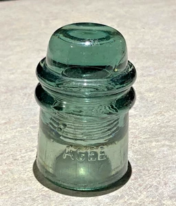 Aisladores telegráficos australianos de vidrio verde y púrpura vintage muy buen estado - Imagen 1 de 25