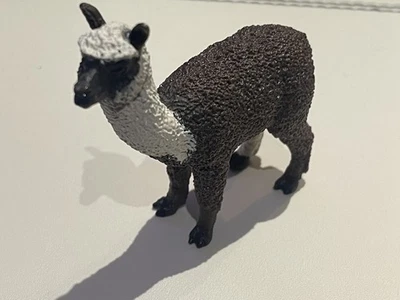Alpaca Schleich - 13704 - Aposentada  - Imagem 1 de 4