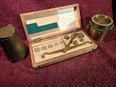 ANTIQUE VINTAGE  THIELE KJÖBENNAVN COPENHAGEN DENMARK SCALE WEIGHT SET IN BOX - Image 1 of 4
