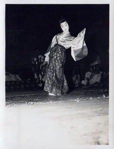 Foto real de colección genuina de Hawaii 1948 Aloha Week Geisha bailarina FOTOGRAFÍA VELOX - Imagen 1 de 2
