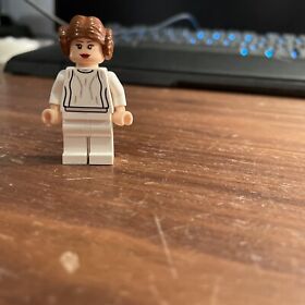 LEGO Star Wars Princess Leia  Minifigure 7965 White Dress