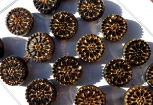 KONVOLUT 11 ALTE KNÖPFE aus BICOLOR GEGOSSENEM PRESSGLAS Ende 19. Jh. - Bild 1 von 6