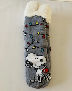 Peanuts Snoopy Christmas Non-Slip Women's Slipper Socks Size 4-10 - Picture 1 of 7