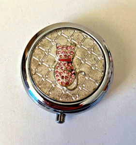 Runde Pillendose mit Katzenmotiv - kompakt - 3 Einschübe - Bild 1 von 2