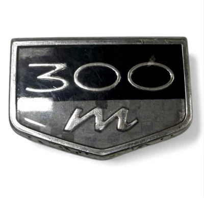 1999 - 2004 年克莱斯勒 300 米徽章标志徽章侧挡泥板镀铬原始设备制造商 F79 — 第 1/3 张图片