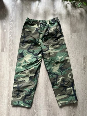 Vintage Gore-Tex Woodland Camo Overpants U.S. Cavalry Rain Pants Size L Outdoor - Imagem 1 de 4