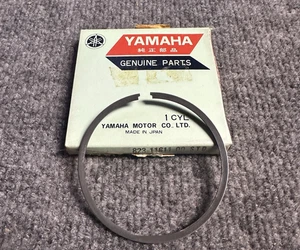 NOS Yamaha Piston Ring Standard Bore Size  823-11611-00 - Bild 1 von 1