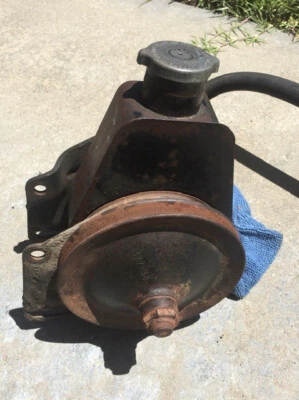 Bomba de dirección asistida Buick Riviera Electra Wildcat GM 1967 1968 usada 1377638 Foto 1 de 4