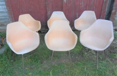 CONJUNTO VINTAGE DE 6 CADEIRAS DE PLÁSTICO MOLDADAS MODERNAS MEADOS DO SÉCULO - Imagem 1 de 4