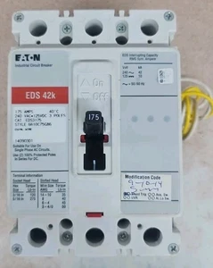 EATON EDS3175 175 AMP CIRCUIT BREAKER 3 POLE 240 VAC 125 VDC W/SHUNT TRIP - Picture 1 of 4