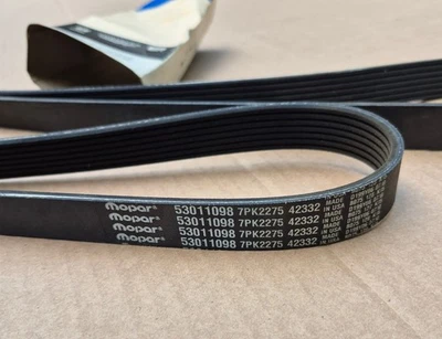 1995 1996 Jeep Grand Cherokee 5.2L 318 NOS MoPar cinto serpentina com nervuras - Imagem 1 de 2