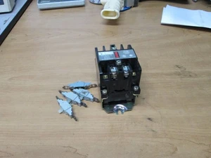 Disyuntor relé de control de alta resistencia Allen Bradley 700-N600A1 - Imagen 1 de 5